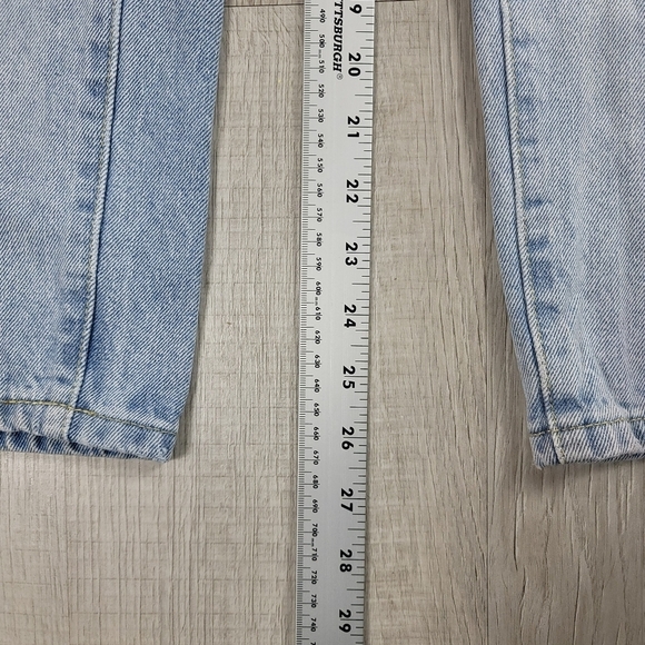 PrettyLittleThing Light Denim Staight Leg Jean - Picture 5 of 7